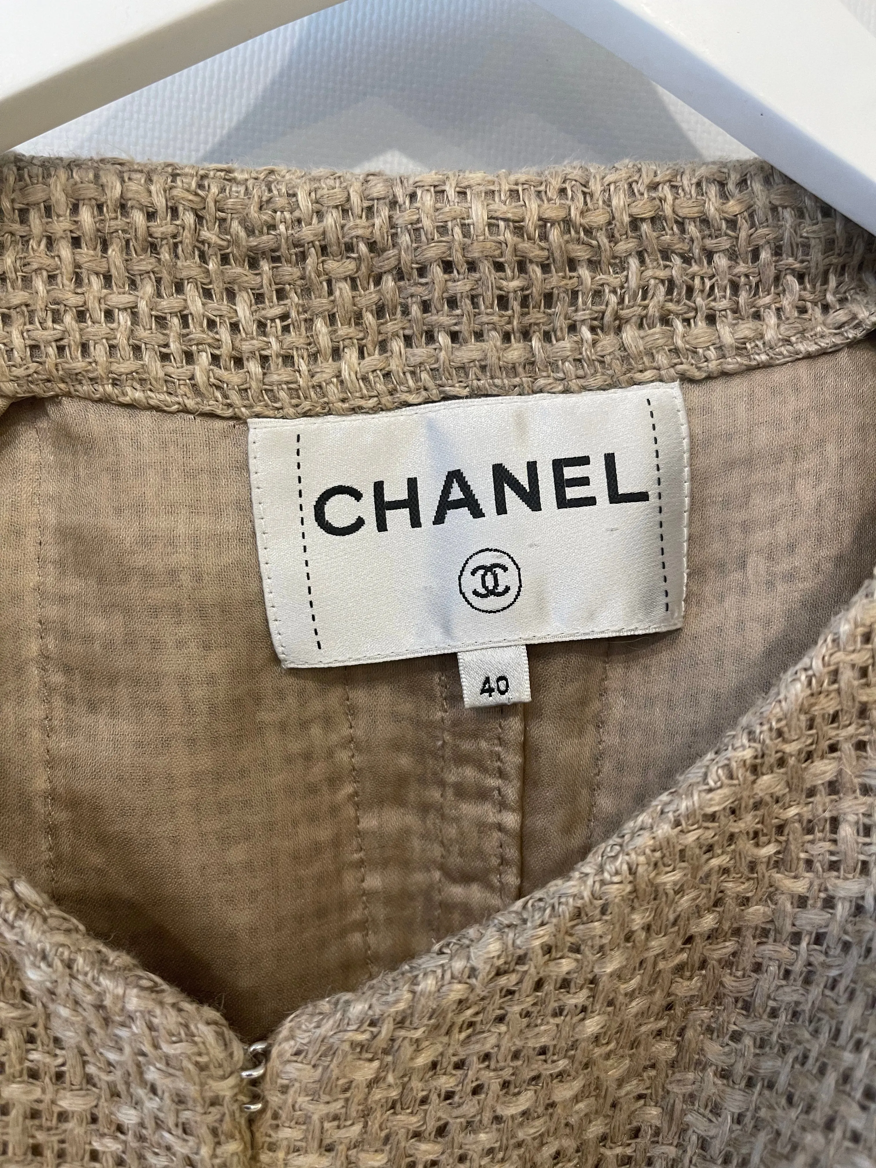 Chanel Ancient Greece 2018 Beige Tweed Jacket With Gold Button Detail Size Fr 40 (uk 12) Rrp £3,500