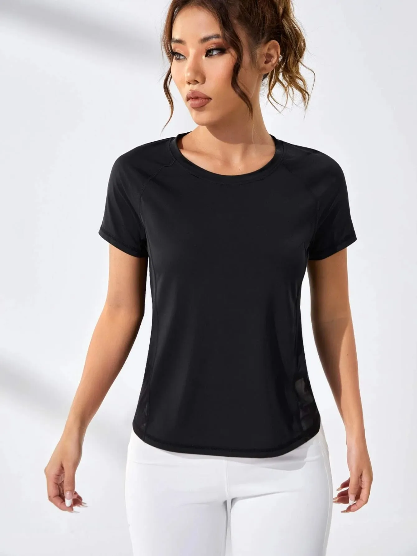 SHEIN Contrast Mesh Raglan Sleeve Sports Tee